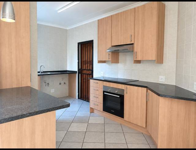3 BEDROOM HOUSE FOR SALE IN THATCHFIELD